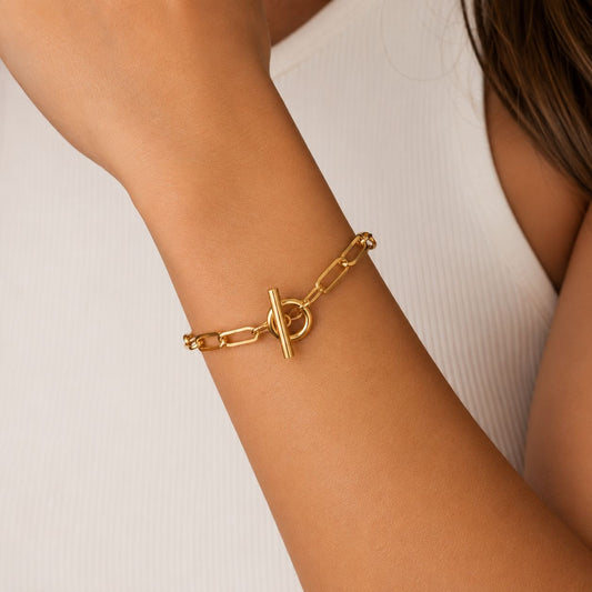 Pulseira em Elos Dourados em Aço Banhada a Ouro 18K